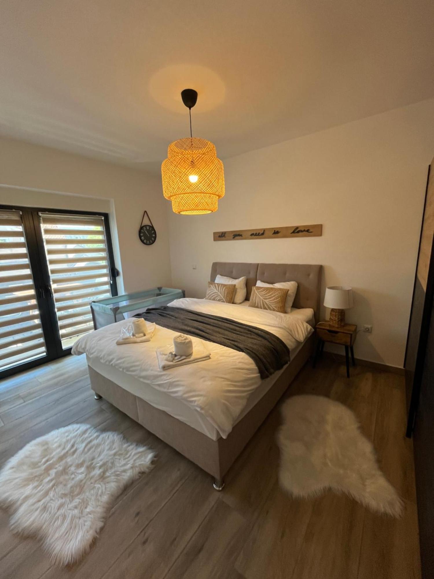 נובה גראדישקה Apartman Sandra מראה חיצוני תמונה